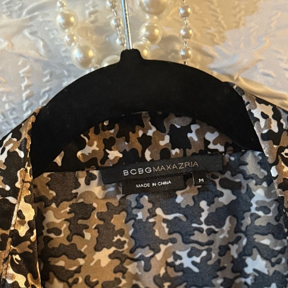 BCBGMaxAzria Black & Gold Ruched Satin Blouse - Picture 2 of 8